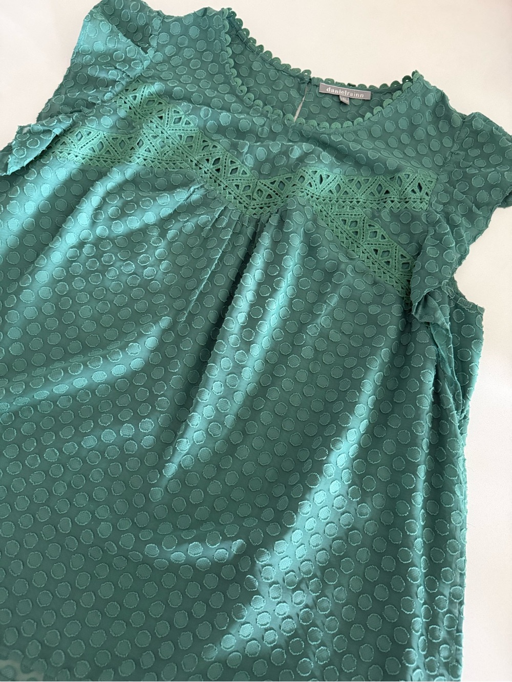 Daniel Rainn Green Eyelet Lace Yoke Sleeveless Top